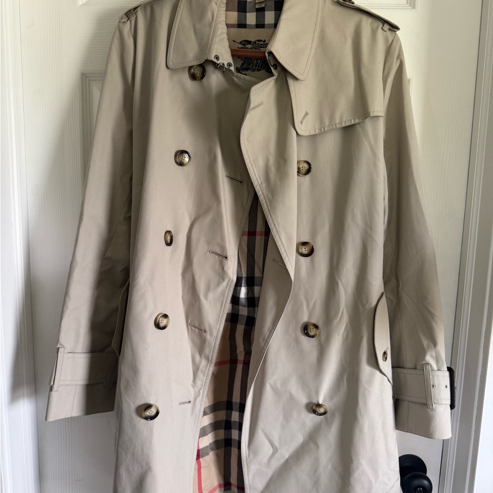 Burberry Tan Trench Coat with Iconic Check Lining